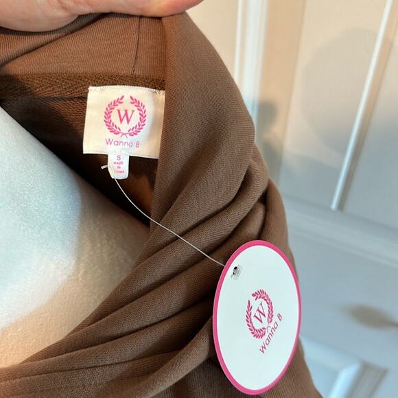 Wanna B Small Neutral Color-block Pullover Hoodie - Picture 2 of 10